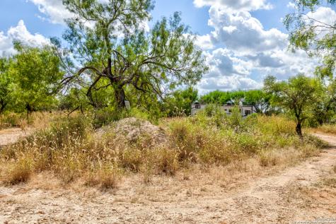 1160 W Highway 85 Dilley TX 78017