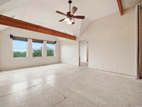 1253 County Road 7421 Yancey TX 78886