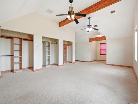 1253 County Road 7421 Yancey TX 78886