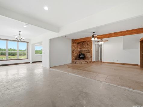 1253 County Road 7421 Yancey TX 78886