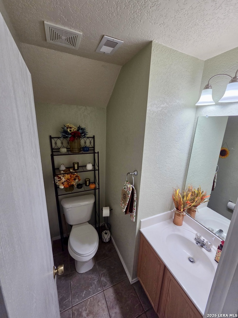 1511 Range Field San Antonio TX 78245