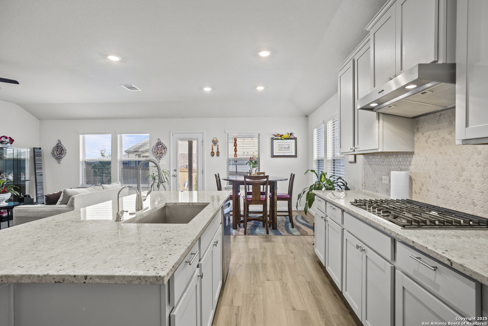 1220 Argon San Antonio TX 78245