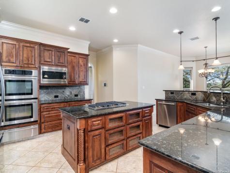 631 Sentry Hill San Antonio TX 78260