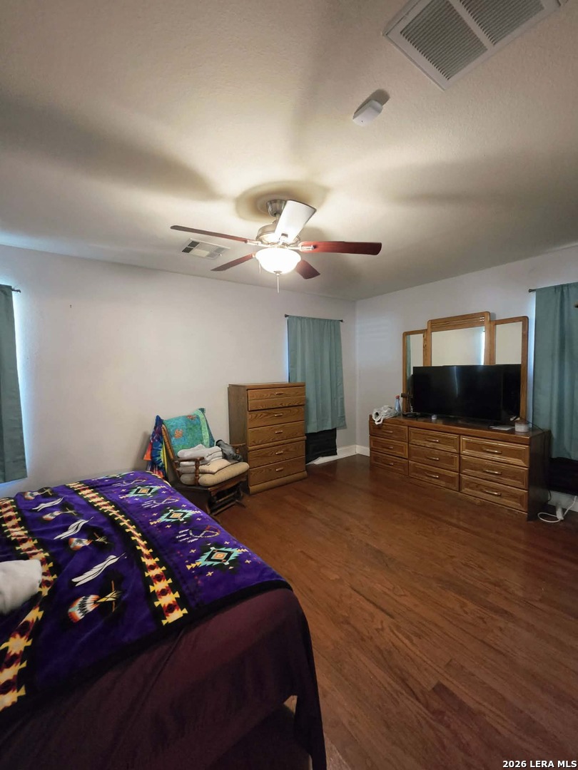 5124 Knollwood Schertz TX 78108