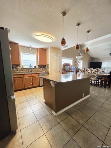 5124 Knollwood Schertz TX 78108