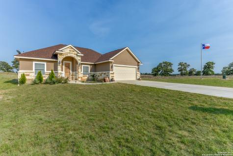 102 Las Palomas Drive La Vernia TX 78121