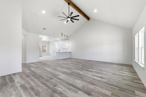 374 County Road 124 Floresville TX 78114
