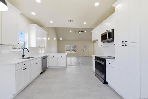 374 County Road 124 Floresville TX 78114