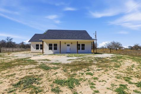 374 County Road 124 Floresville TX 78114