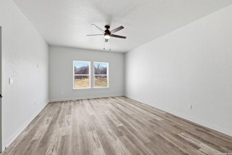 374 County Road 124 Floresville TX 78114