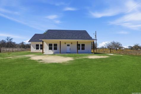 374 County Road 124 Floresville TX 78114
