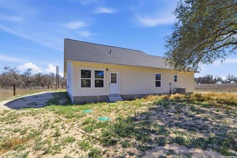 374 County Road 124 Floresville TX 78114