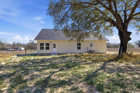 374 County Road 124 Floresville TX 78114