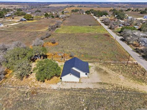 374 County Road 124 Floresville TX 78114