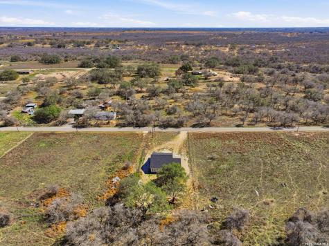 374 County Road 124 Floresville TX 78114
