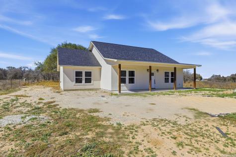 374 County Road 124 Floresville TX 78114