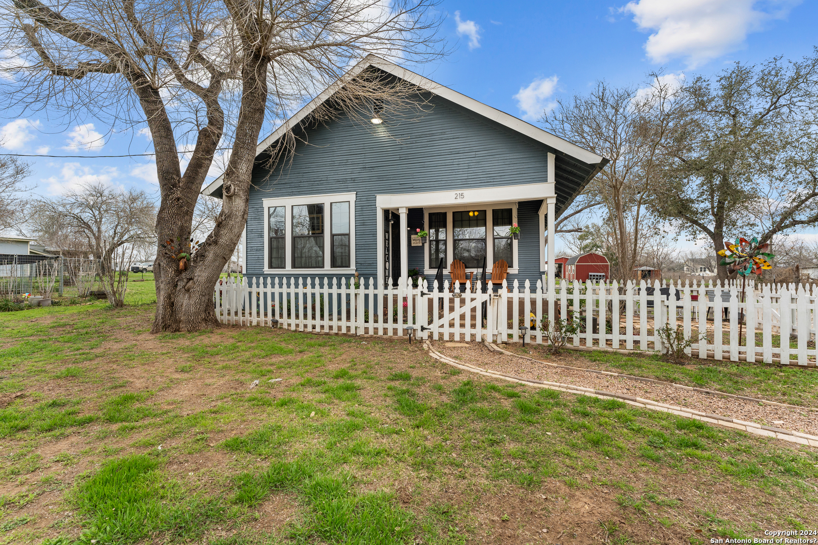 215 County Road 146 Floresville TX 78114