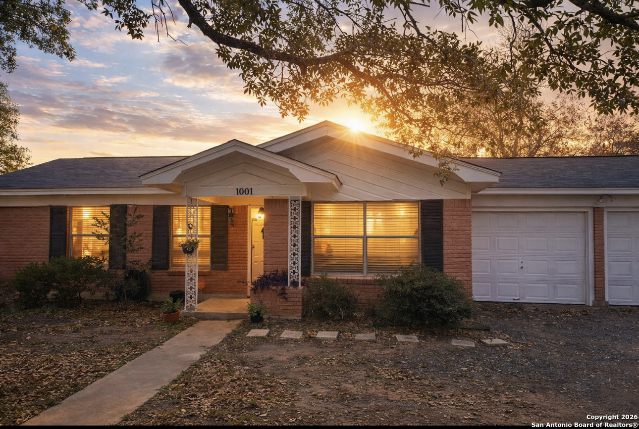 1001 Kathleen Pleasanton TX 78064