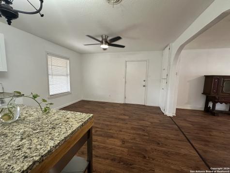 1001 Kathleen Pleasanton TX 78064