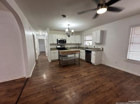 1001 Kathleen Pleasanton TX 78064