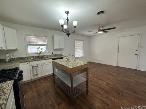 1001 Kathleen Pleasanton TX 78064