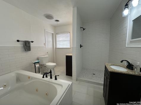 1001 Kathleen Pleasanton TX 78064