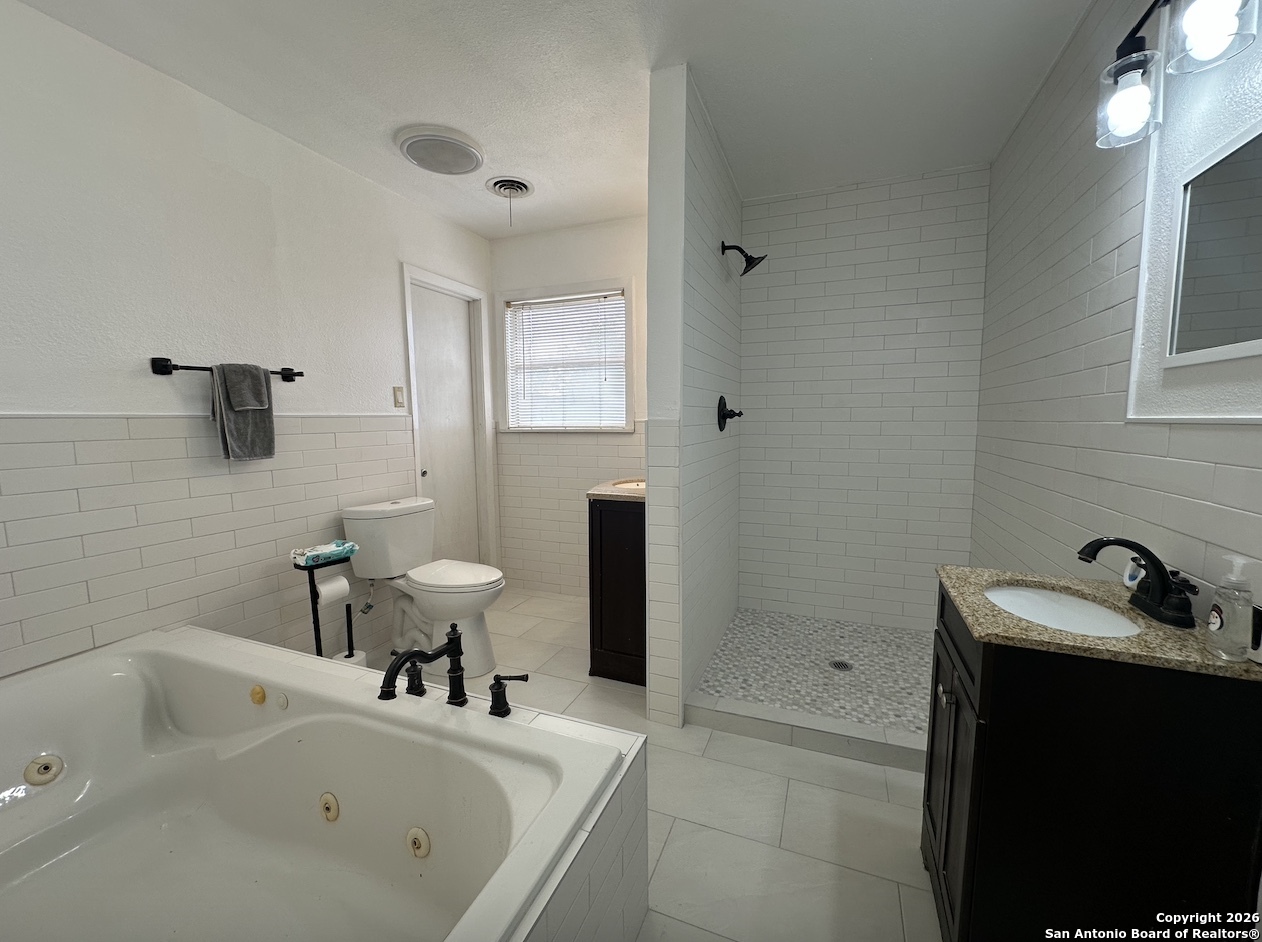 1001 Kathleen Pleasanton TX 78064