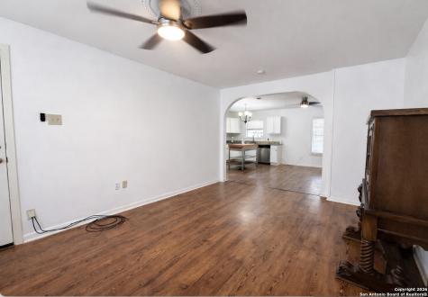1001 Kathleen Pleasanton TX 78064