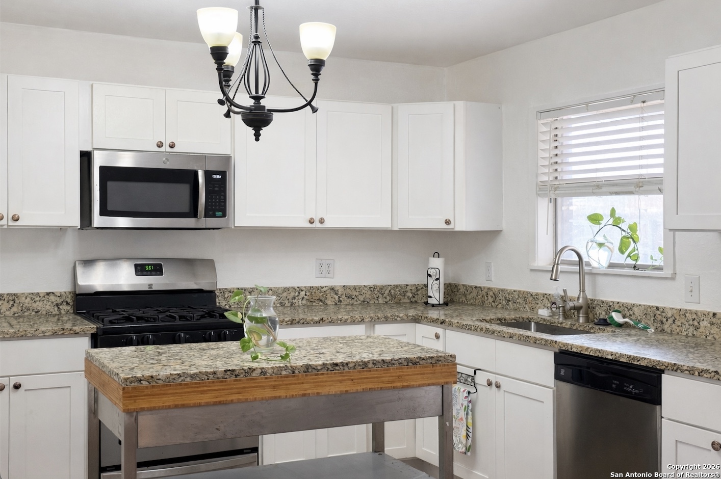 1001 Kathleen Pleasanton TX 78064