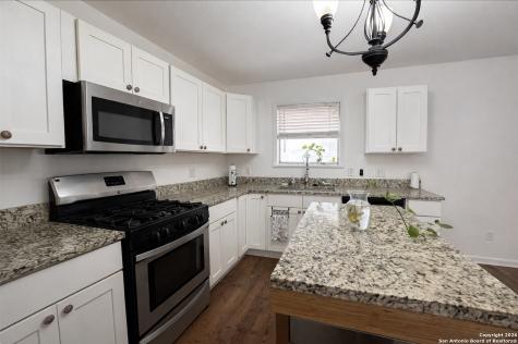 1001 Kathleen Pleasanton TX 78064