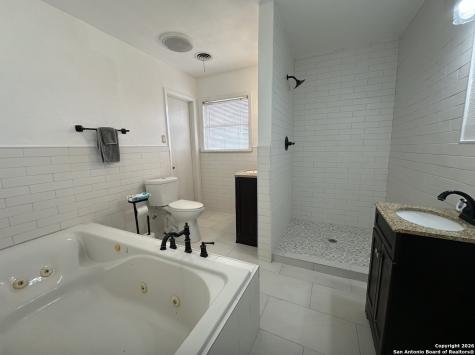 1001 Kathleen Pleasanton TX 78064