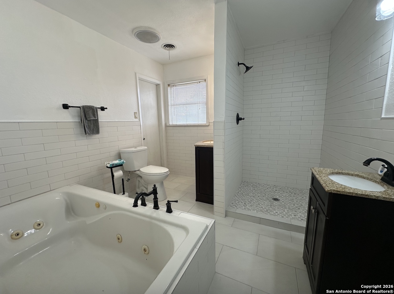 1001 Kathleen Pleasanton TX 78064