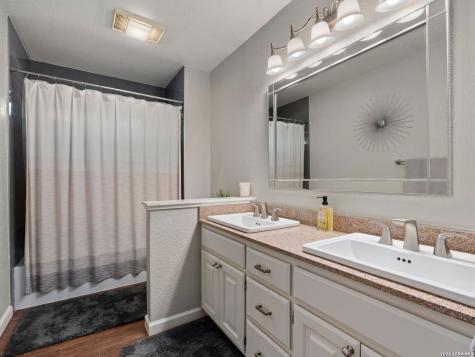 8638 Classic Oaks Lane San Antonio TX 78255