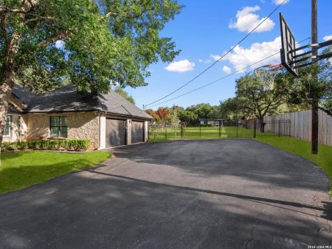 8638 Classic Oaks Lane San Antonio TX 78255