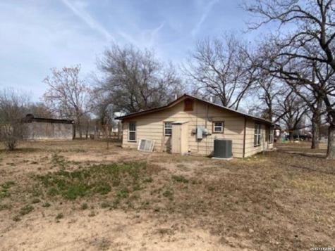 316 Geraldine Uvalde TX 78801