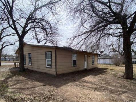 316 Geraldine Uvalde TX 78801