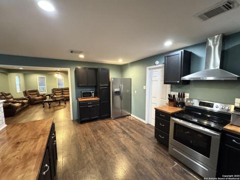 101 Ghent Place Portland TX 78374