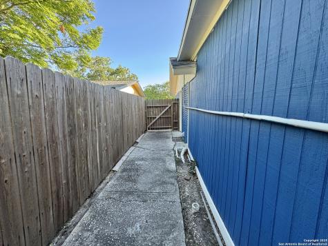 101 Ghent Place Portland TX 78374