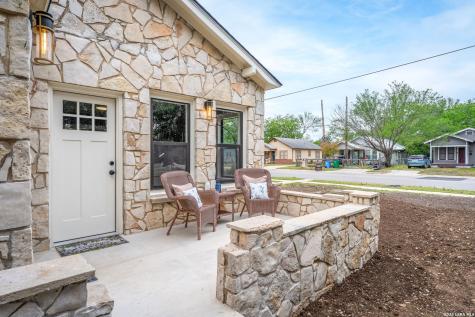 515 E Mountain Street Seguin TX 78155