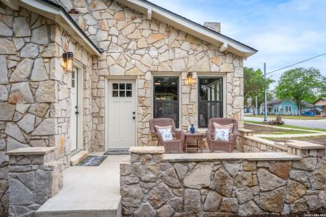 515 E Mountain Street Seguin TX 78155