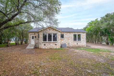 515 E Mountain Street Seguin TX 78155