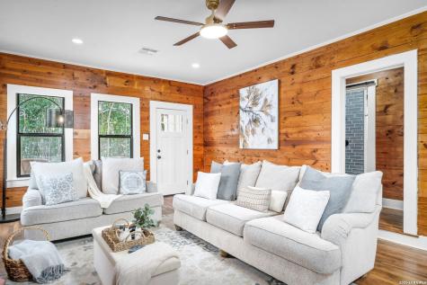 515 E Mountain Street Seguin TX 78155