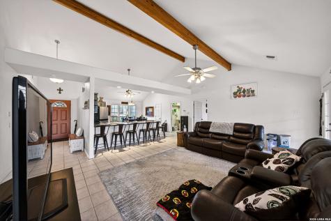 1032 Summit Road Lakehills TX 78063