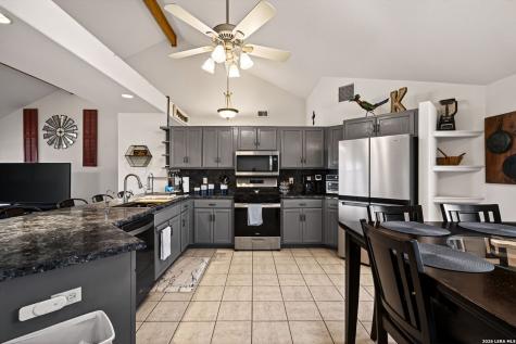 1032 Summit Road Lakehills TX 78063