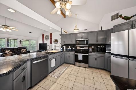 1032 Summit Road Lakehills TX 78063