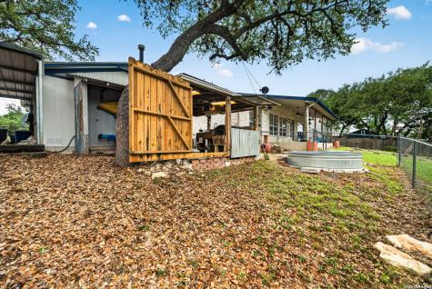 1032 Summit Road Lakehills TX 78063
