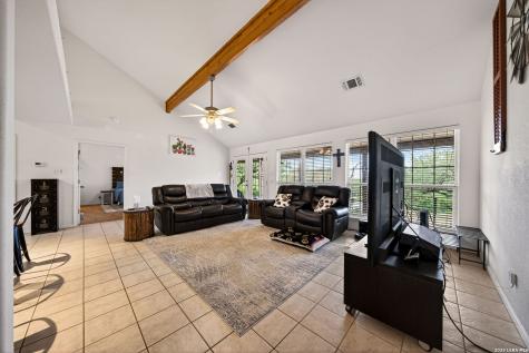 1032 Summit Road Lakehills TX 78063