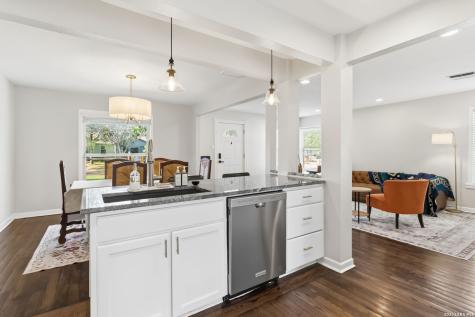 124 Bryn Mawr San Antonio TX 78209