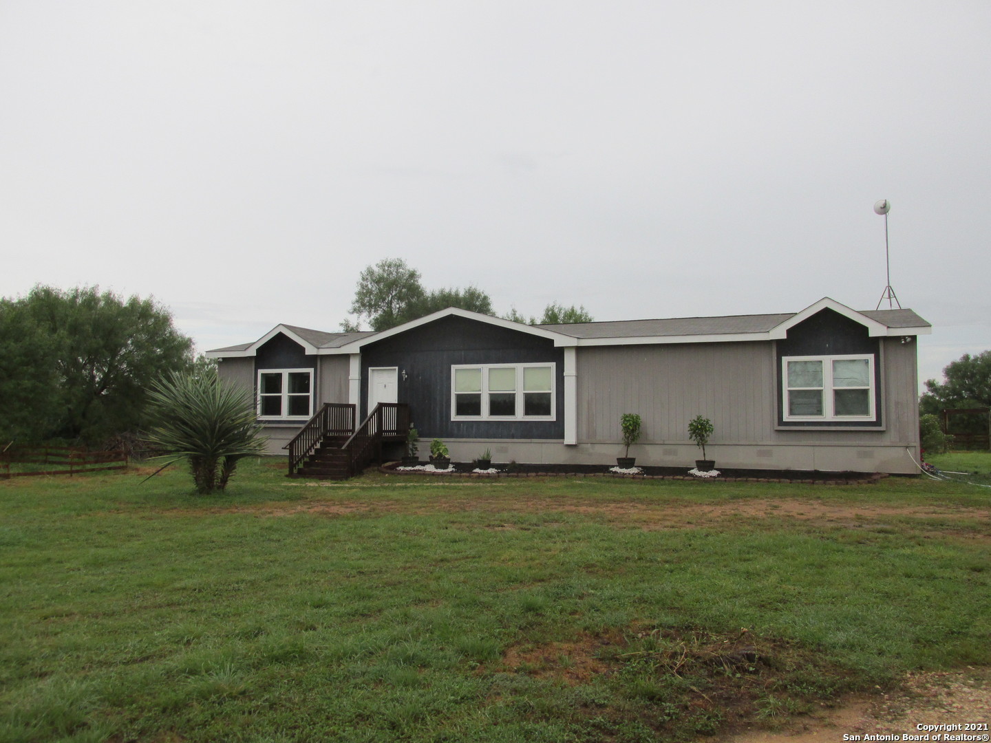 206 County Road 640 Hondo TX 78861