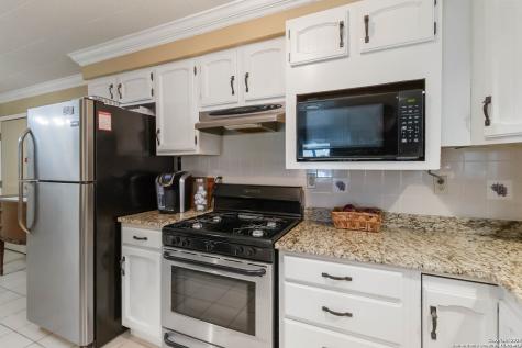 1588 Westview Court Canyon Lake TX 78133
